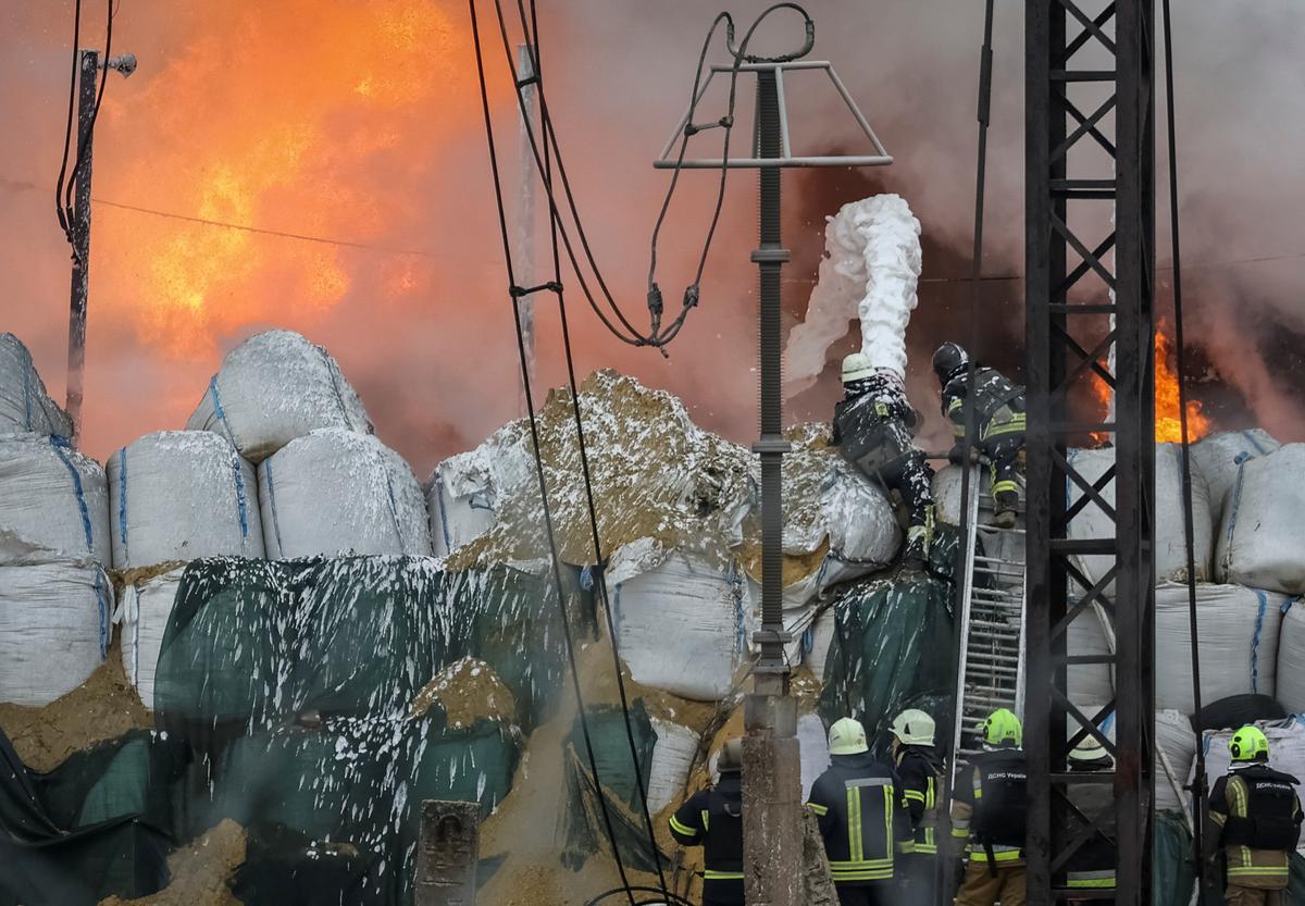 Russia Pounds Ukrainian Power Facilities, Kyiv Says