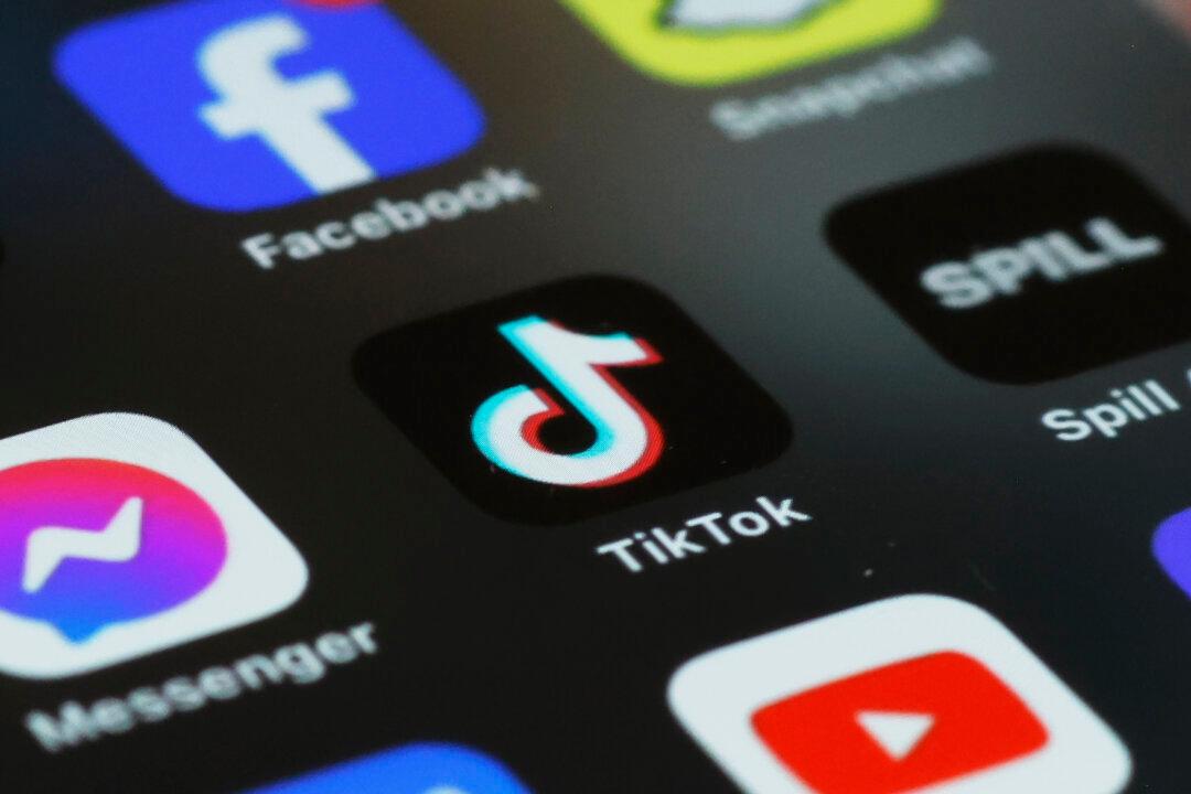 Trump to Extend TikTok Divestment Deadline Again, White House Says