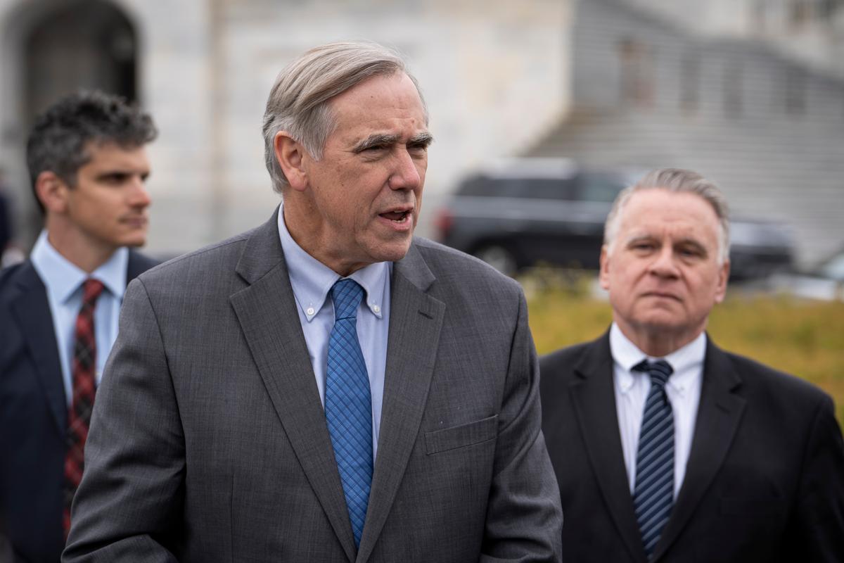 Senators Want to Close Hong Kong Offices in US That Act as CCP Proxies thumbnail