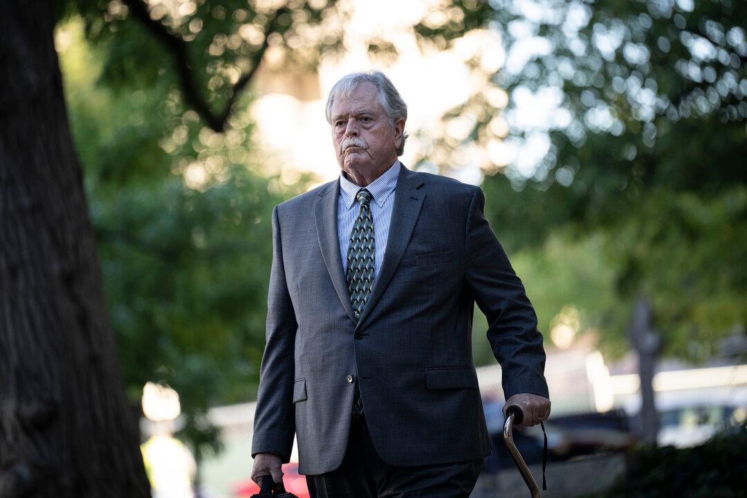 Defendant Thomas Caldwell arrives at federal court in Washington for the Oath Keepers trial on Sept. 28, 2022. (Drew Angerer/Getty Images)