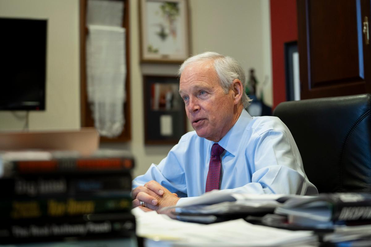 FBI Tracked 8 GOP Senators, Document Shows