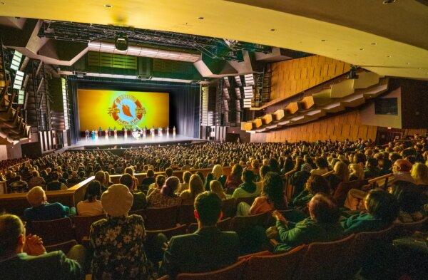 Shen Yun Performing Arts Touring Company's curtain call at the Queen Elizabeth Theatre on the afternoon of March 23, 2024. (NTD)