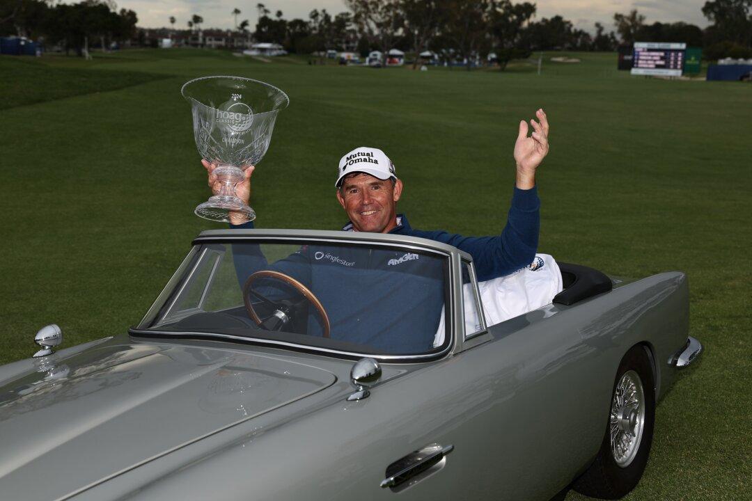 Harrington Survives Shaky Moments to Win Hoag Classic in Newport Beach
