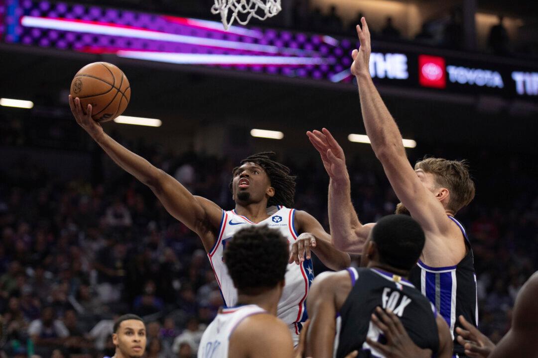 Sabonis’ Milestone Triple-Double Leads Kings to Victory Over Visiting 76ers