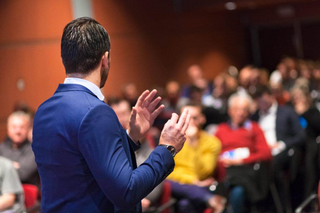 5 Speaking Power Moves for Leaders