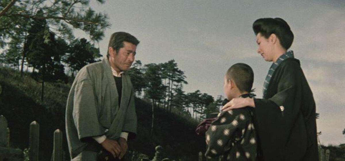 (L–R) Matsugoro (Toshiro Mifune), Toshio Yoshioka (Kaoru Matsumoto), and Yoshiko Yoshioka (Hideko Takamine), in “The Rickshaw Man.” (Toho Company)