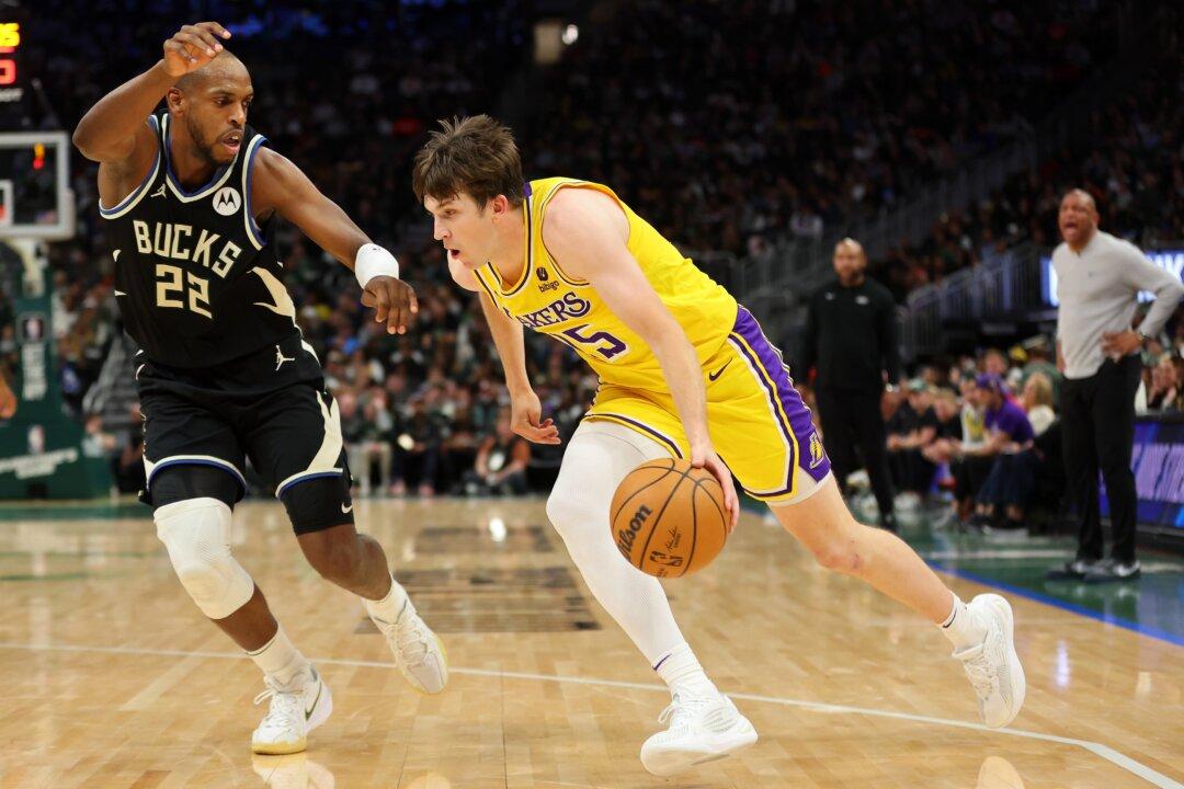 Reaves Steps up in James’ Absence as Lakers Win Double-Overtime Marathon