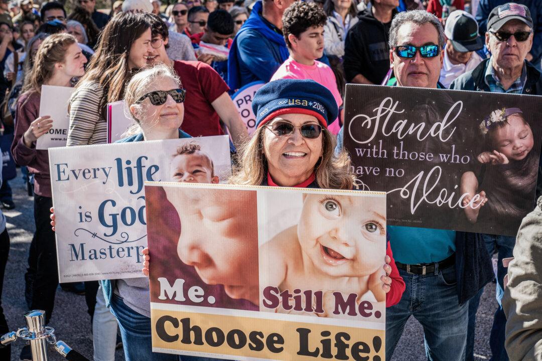 Mass Walkout at ACU Graduation After Former Union Leader Condemns Abortion
