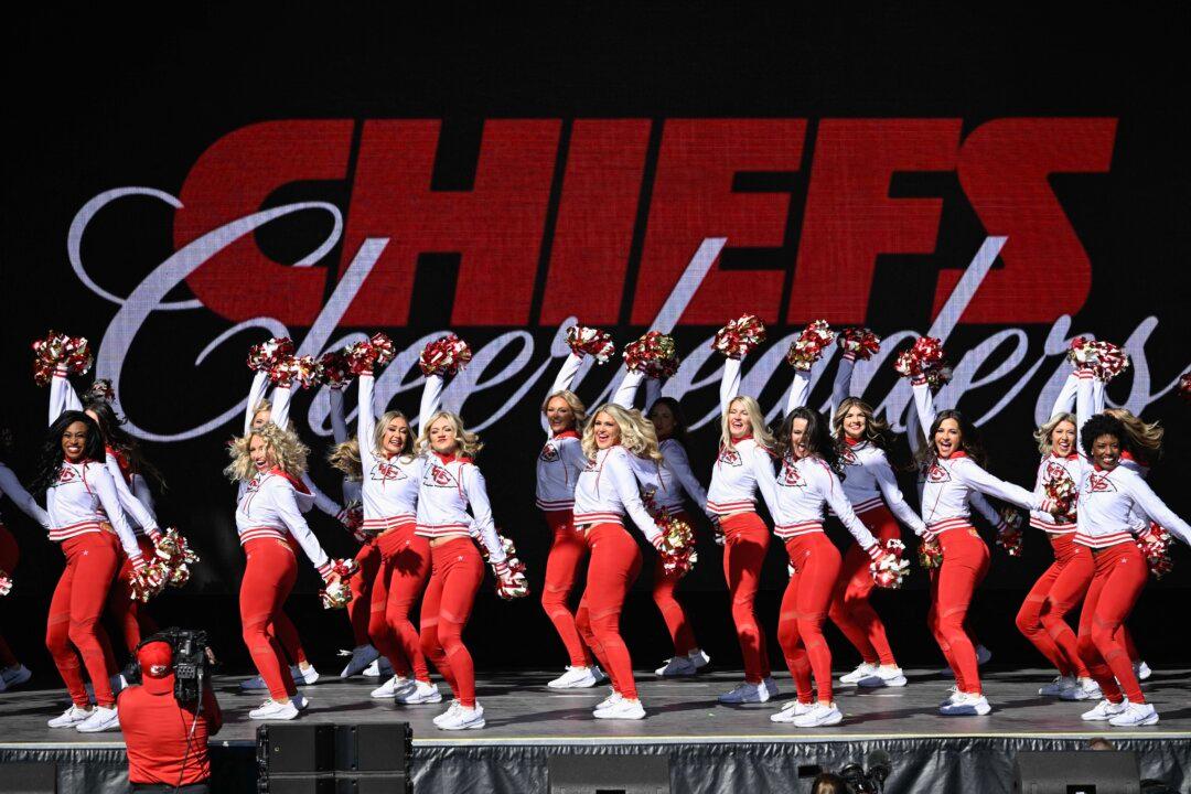Former Kansas City Chiefs Cheerleader Dies After Giving Birth