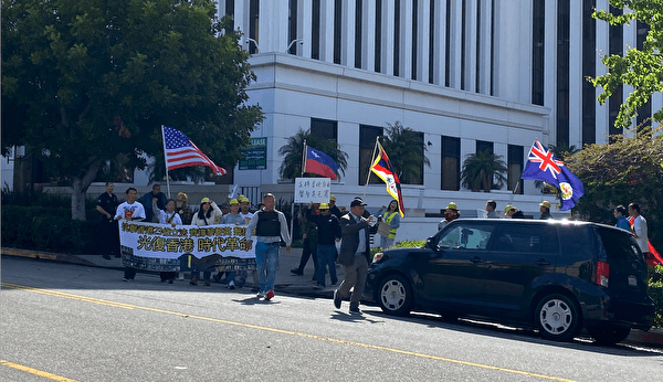 China Democratic Party, together with a number of organizations, marched in front of the Chinese Consulate in Los Angeles to protest Article 23, on March 23, 2024. (Ma Shang’en/The Epoch Times)