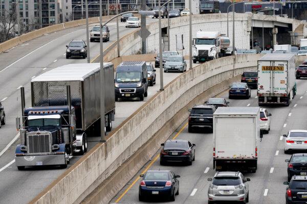 Traffic moves along the Interstate 76 highway in Philadelphia, on March 31, 2021.  (Matt Rourke/AP Photo)