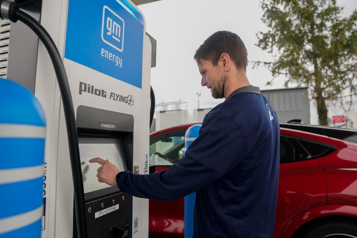 Ford Discontinues Several EV Models, Takes $19.5 Billion Writedown in Pivot to Hybrids thumbnail