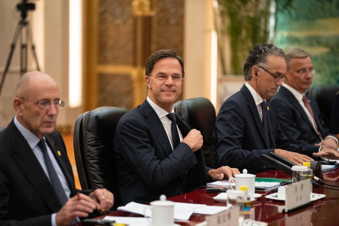 Dutch PM Discusses Cyberespionage, Chip Dispute With Xi Jinping During Beijing Visit