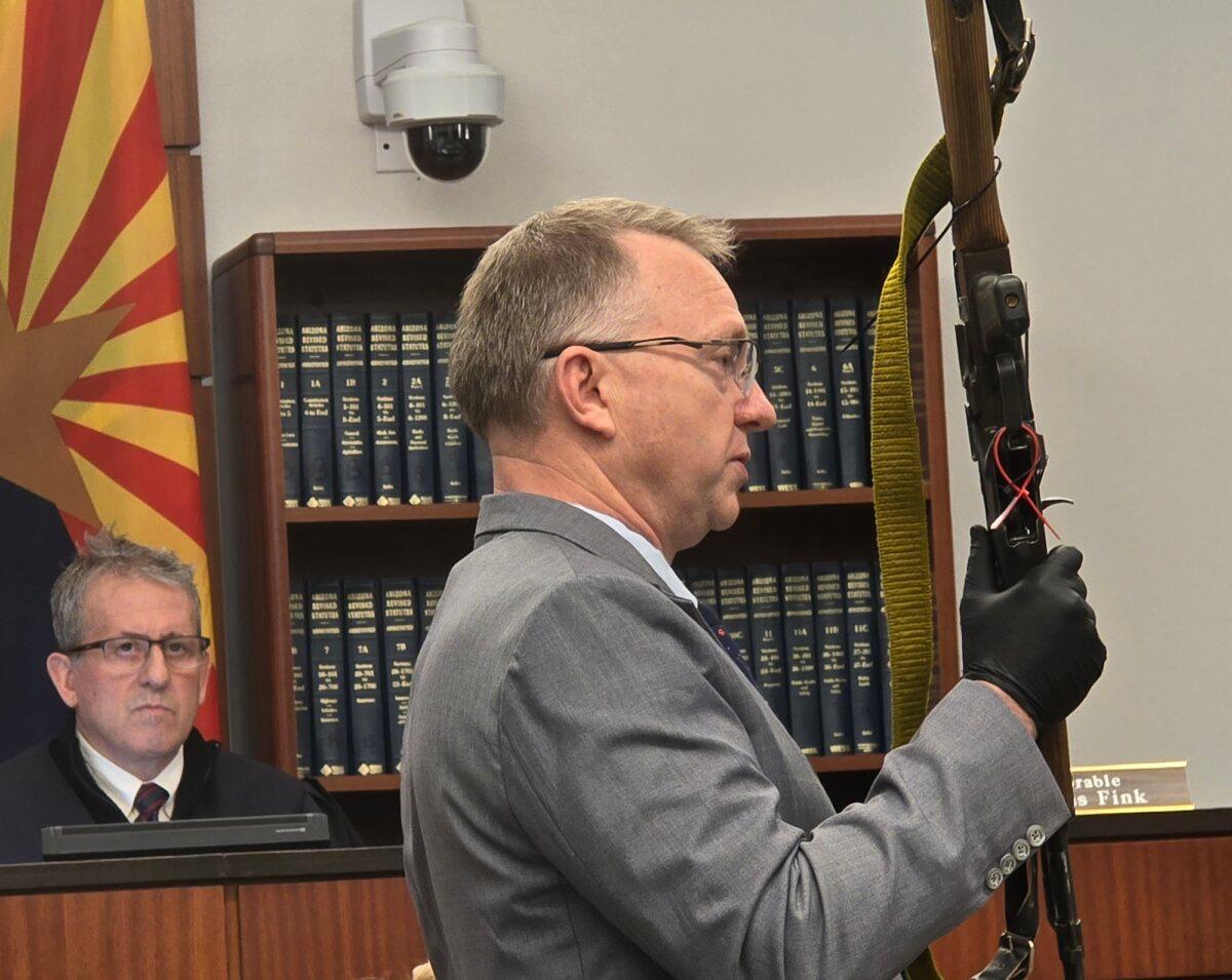 Ballistics expert Richard Wyant displays for a jury the AK-47 that murder suspect George Alan Kelly allegedly used on Jan. 30, 2023, in the shooting death of an illegal immigrant on his property, on March 29, 2024. (Allan Stein/The Epoch Times)
