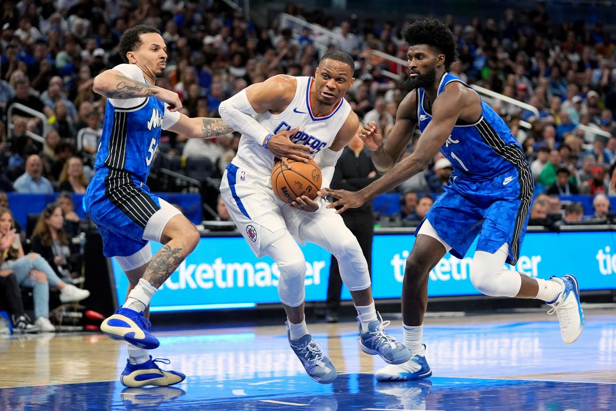 Kawhi Leonard Scores 29 to Lead Clippers Past Magic 100–97