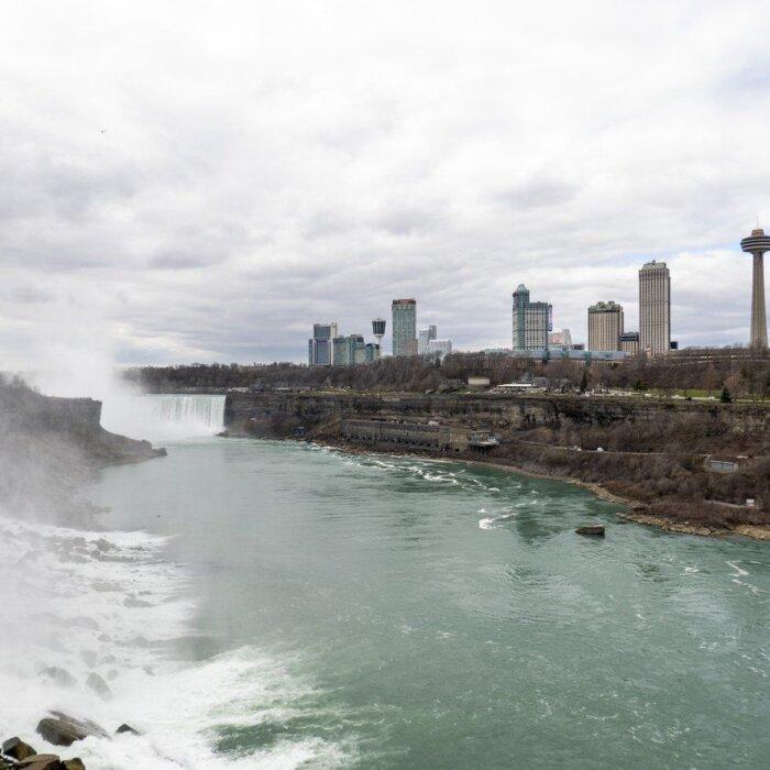 Solar Eclipse Expected to Bring Largest Tourist Crowd in Niagara Falls History: Mayor