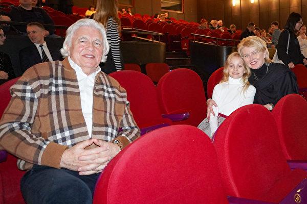 Multiple Generations Enjoy Shen Yun Together in Łódź