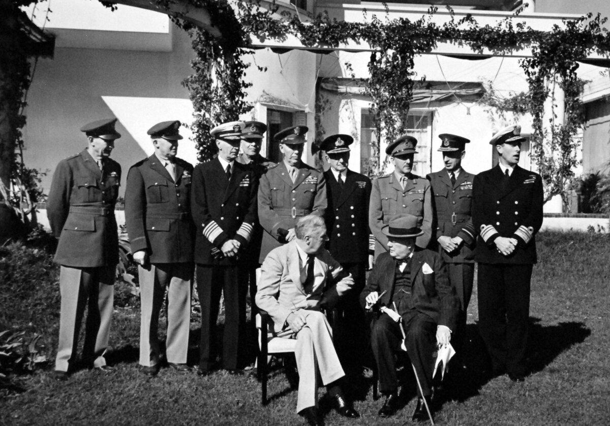 U.S. President Franklin Roosevelt and British Prime Minister Winston Churchill (seated) and their combined chiefs of staff at the Casablanca Conference in French Morocco in January 1943. (Public Domain)