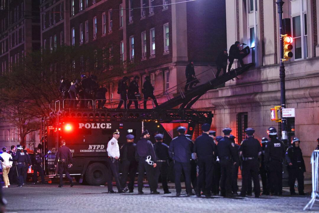 NYPD Arrest Pro-Palestinian Protesters, Clear Occupied Columbia University Hall