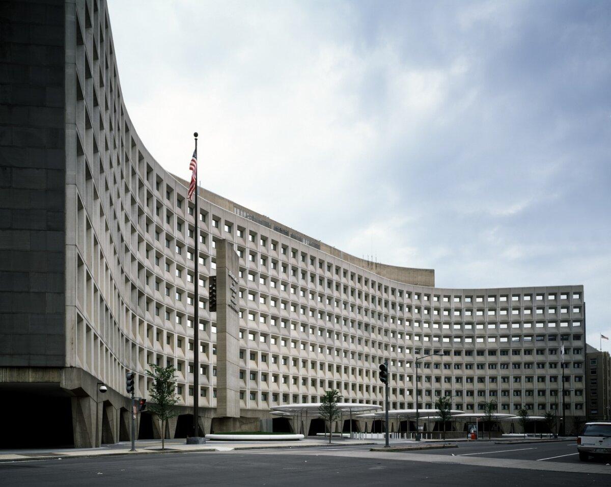Built in 1968, the brutalist style Robert C. Weaver Federal Building is the headquarters of the HUD (Department of Housing and Urban Development). Former HUD secretary Jack Kemp described the building as "10 floors of basement.” Prints and drawings division of the Library of Congress. (Public Domain)