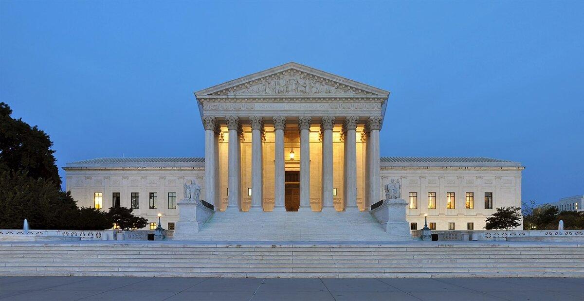 The U.S. Supreme Court at dusk. (<a href="https://commons.wikimedia.org/wiki/File:Panorama_of_United_States_Supreme_Court_Building_at_Dusk.jpg">Joe Ravi/CC BY-SA 3.0</a>)