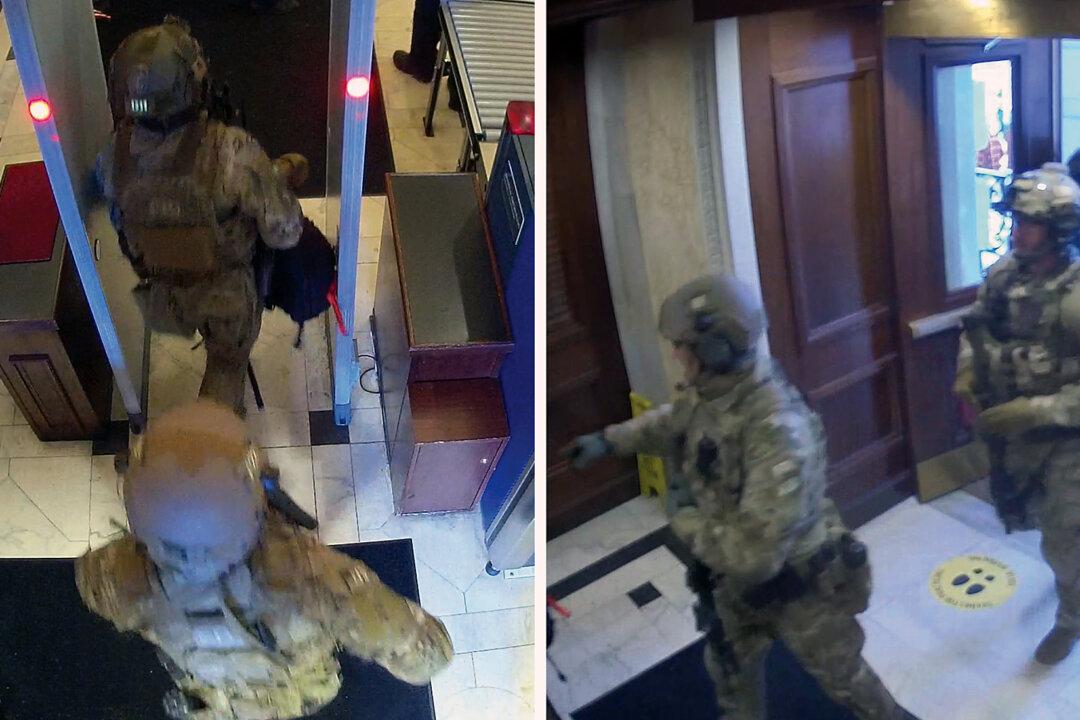 An FBI SWAT team enters the South Door of the U.S. Capitol just after the shooting of Air Force veteran Ashli Babbitt on Jan. 6, 2021. (U.S. Capitol Police/Screenshots via The Epoch Times)