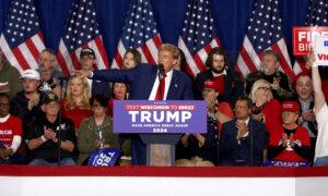 Trump Campaigns in Green Bay, Wisconsin