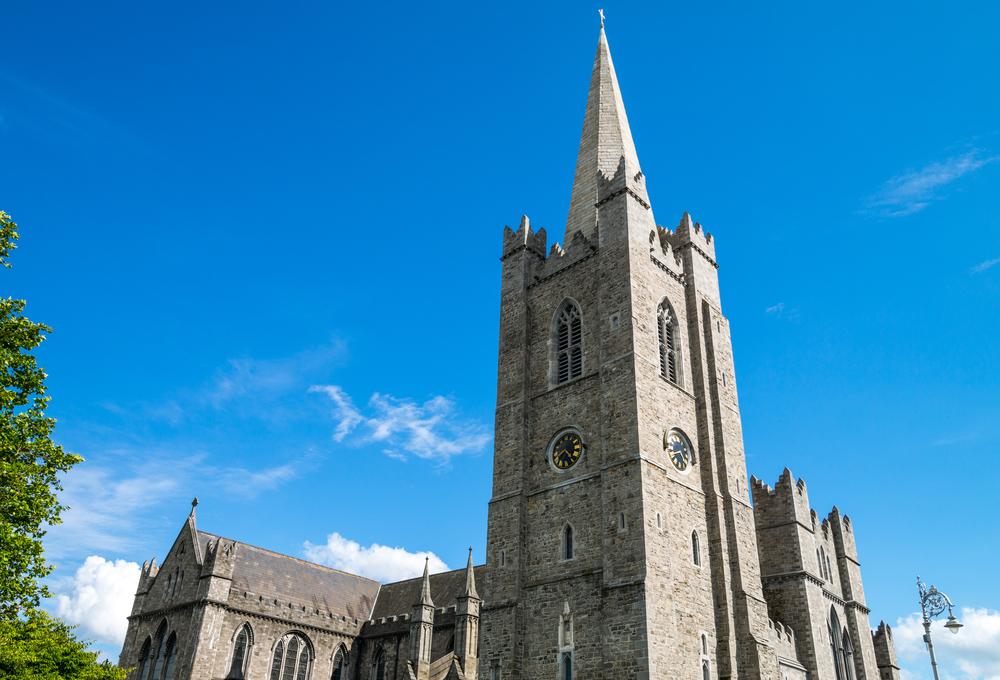 The tower, at 140 feet high, is adorned with intricate stonework and elegant detailing. While the original spire and tower were destroyed in the 14th century, repairs were commissioned by Thomas Minot, archbishop of Dublin, and today, the structure is known as Minot’s Tower. Bells were added in the 19th century. (Gimas/Shutterstock)