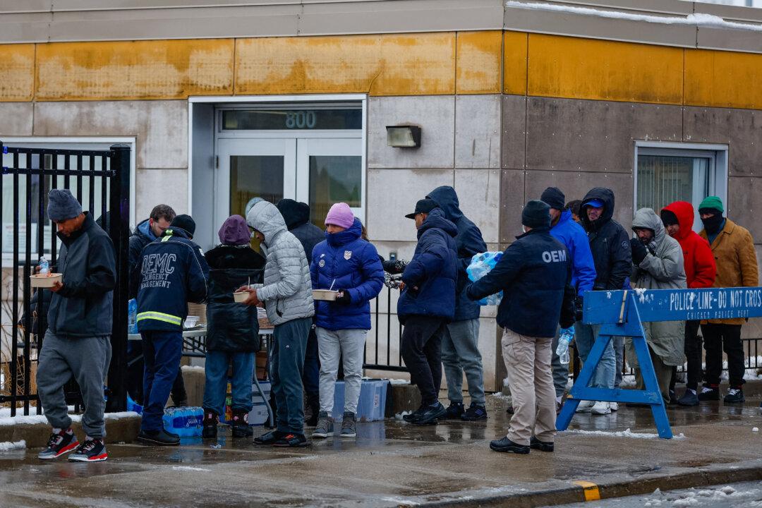 Chicago Community Braces for Possible Deportations of Illegal Immigrants