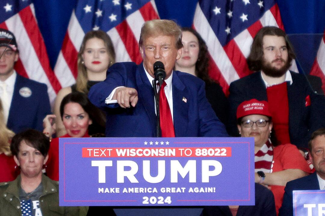 Trump Leads Biden in 6 Swing States: Poll