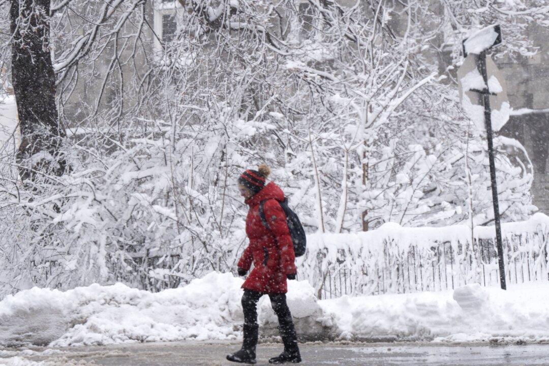 Spring Storm Knocks out Power to Tens of Thousands Across Quebec, Ontario