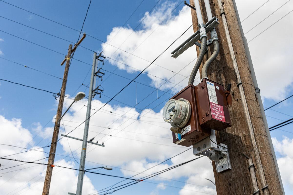 Power lines in Los Angeles on April 4, 2024. (John Fredricks/The Epoch Times)