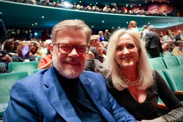 Greg and Fiona Hyslop at the Shen Yun Performing Arts performance at Marion Oliver McCaw Hall, in Seattle, on April 4, 2024. (Echo Liu/The Epoch Times)
