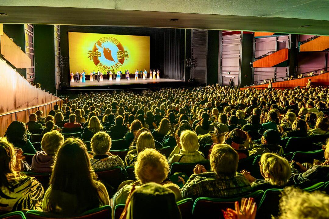 Shen Yun Audience Member Believes There Is Wisdom to Be Learned From Chinese History