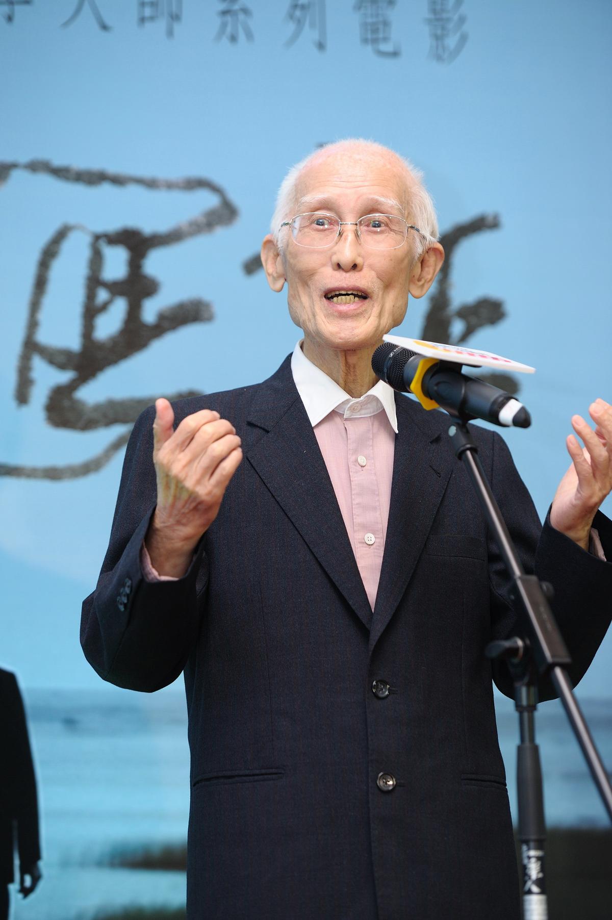 Poem and prose writer Yu Kwang-chung has an intricate link with Hong Kong. File picture. (Sung Pi-lung/The Epoch Times)