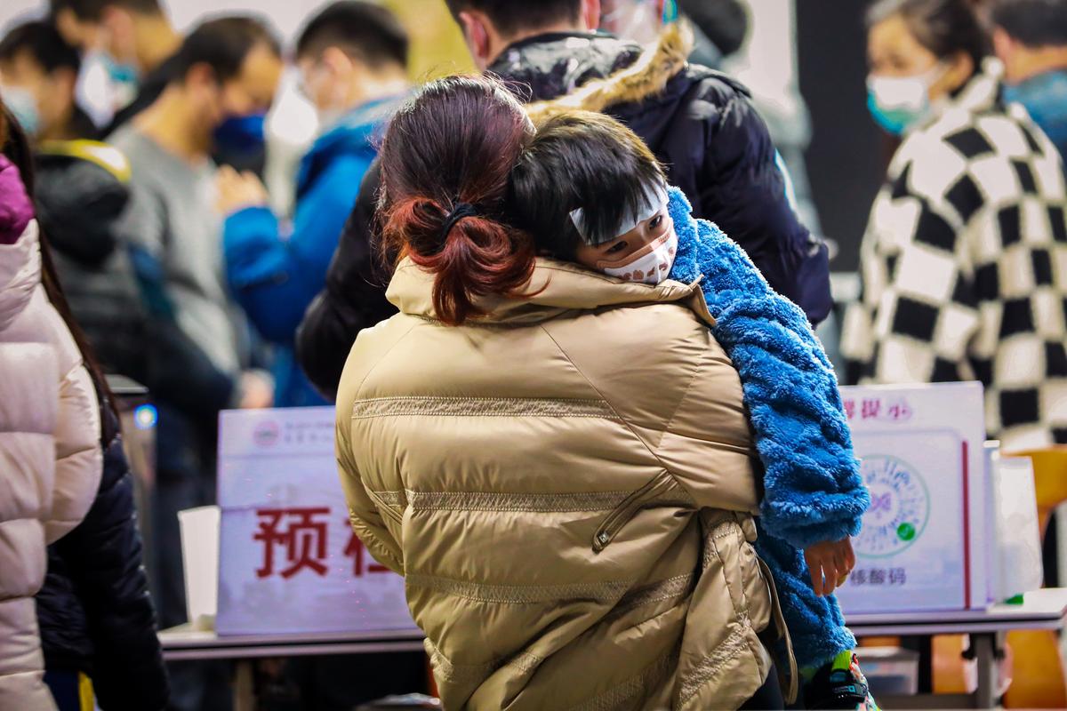 Chinese Doctor: COVID-19 Still Rampant in China, Doctors Strictly Monitored by Authorities