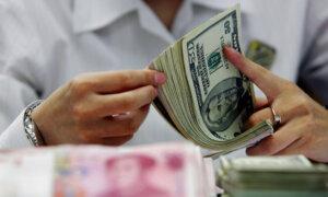 Chinese Yuan Fluctuates, Depreciation Pressure Deepens