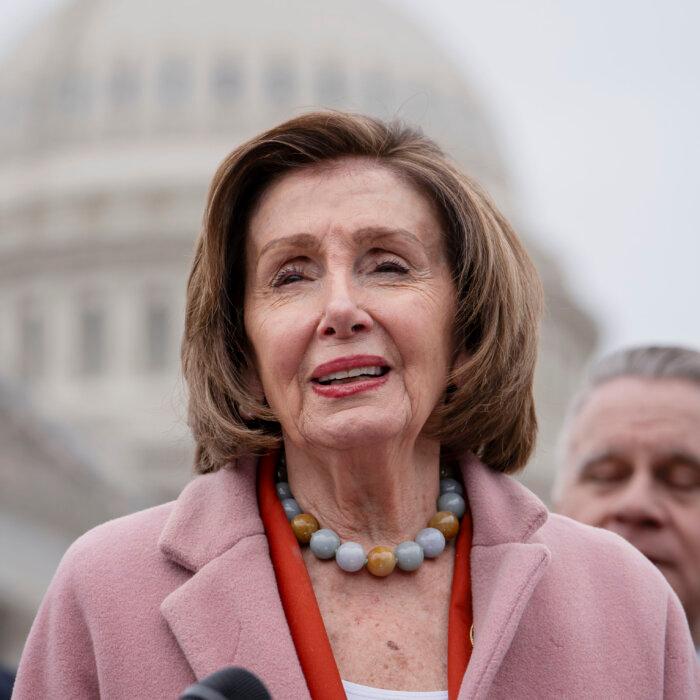 Nancy Pelosi Endorses Kamala Harrisâs White House Bid