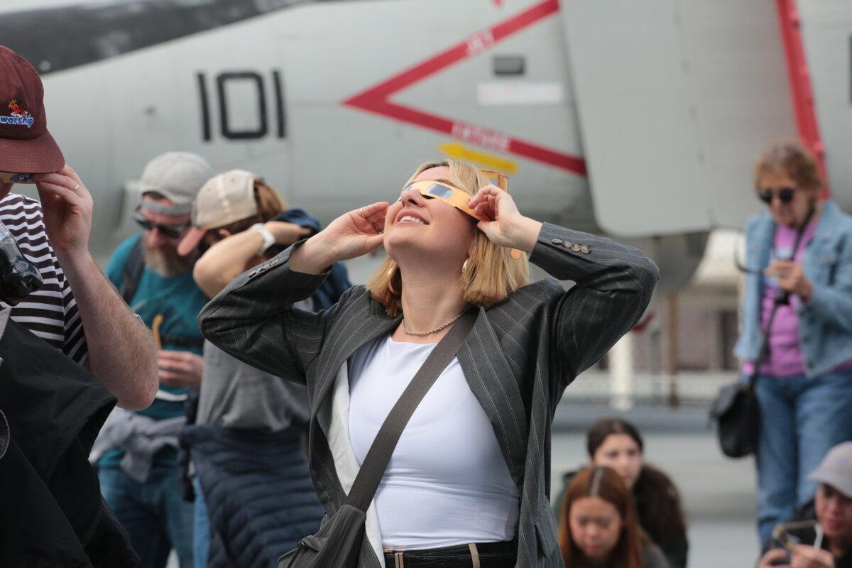 Watching the solar eclipse with approved safety glasses in New York on April 8, 2024. (Richard Moore/The Epoch Times)