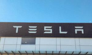 Tesla Settles Fatal ‘Autopilot’ Crash Lawsuit, Details Being Kept Under Wraps