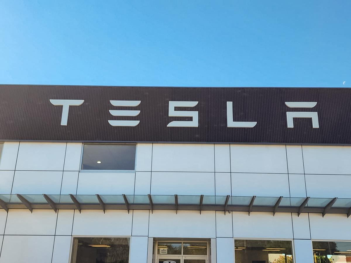 Tesla Settles Fatal ‘Autopilot’ Crash Lawsuit, Details Being Kept Under Wraps