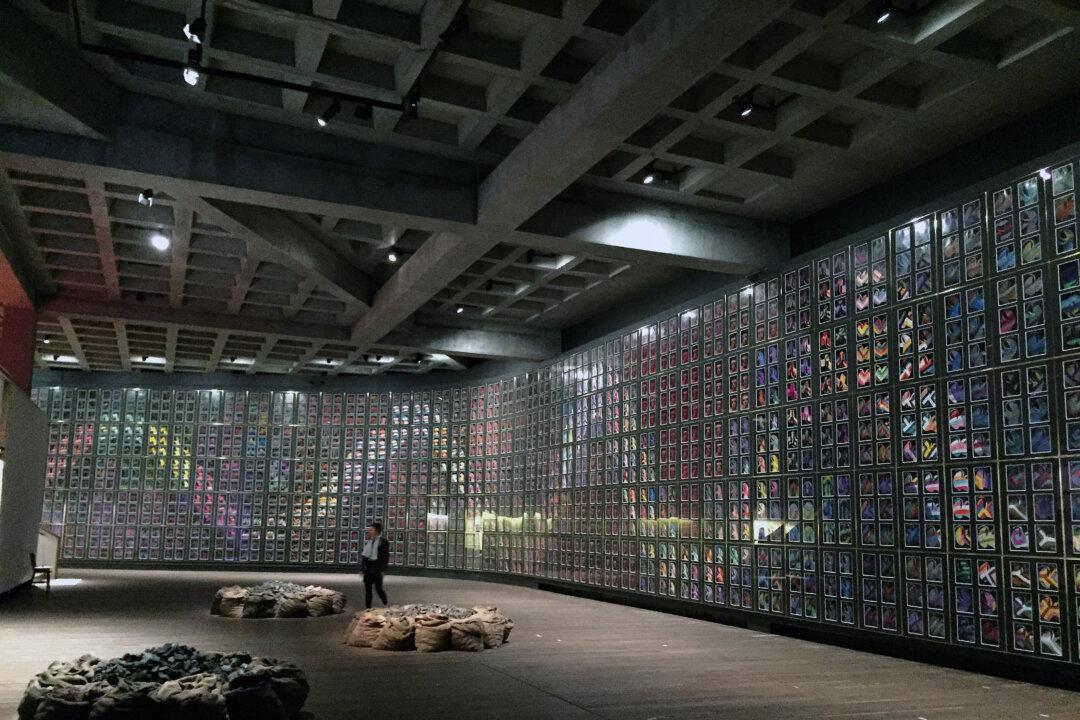 Museum Ordered to Allow Man into ‘Ladies Lounge’ Exhibit