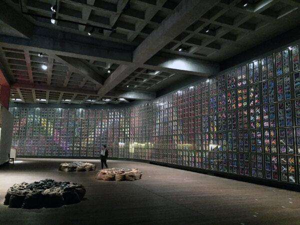 Museum Ordered to Allow Man into ‘Ladies Lounge’ Exhibit