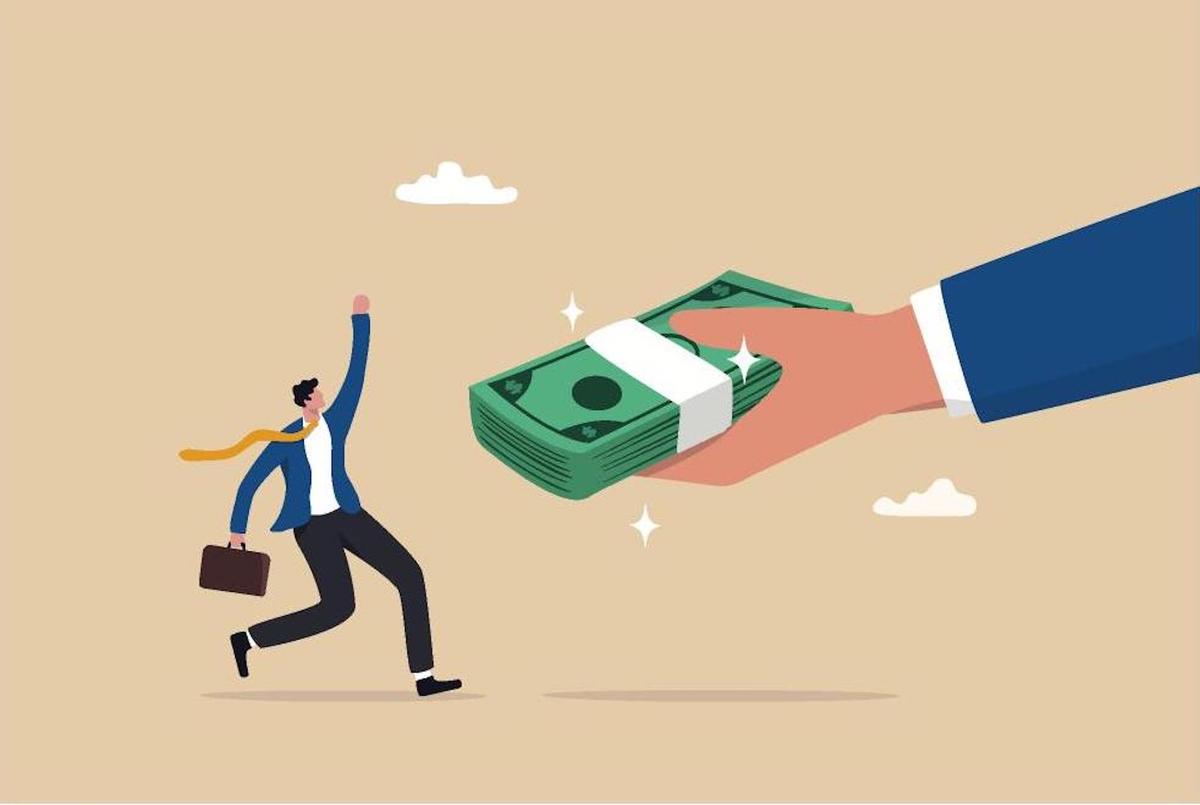 Bonus Versus Salary Bump, Family Squabbles, and More Reader Quandaries