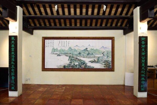 Large-scale ceramic tile mural created by Mr. Chui in the conference hall of Tao Fung Shan Christian Centre. (Credit to Tao Fung Shan Christian Centre)