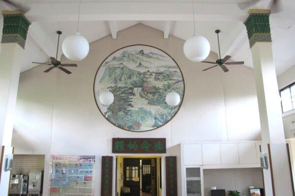 Mr. Chui's work at Pilgrim Hall in the Tao Fung Shan Christian Centre. He was over 80 years old when he made this huge circular mural. (Credit to Tao Fung Shan Christian Centre)
