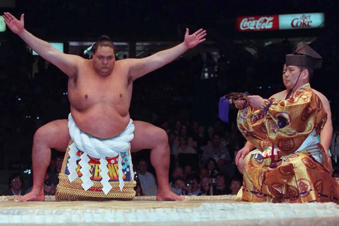 Hawaii-Born Sumo Champion Akebono Dies in Japan