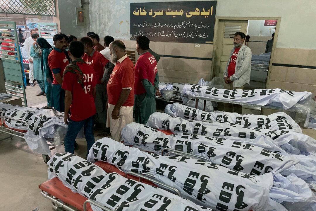 Bus Carrying Pilgrims Crashes in Southwest Pakistan, Killing 17 People and Injuring 16