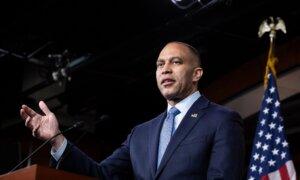 Jeffries Says Democrats Wonât Partner With Speaker Johnson to Overcome FISA Impasse