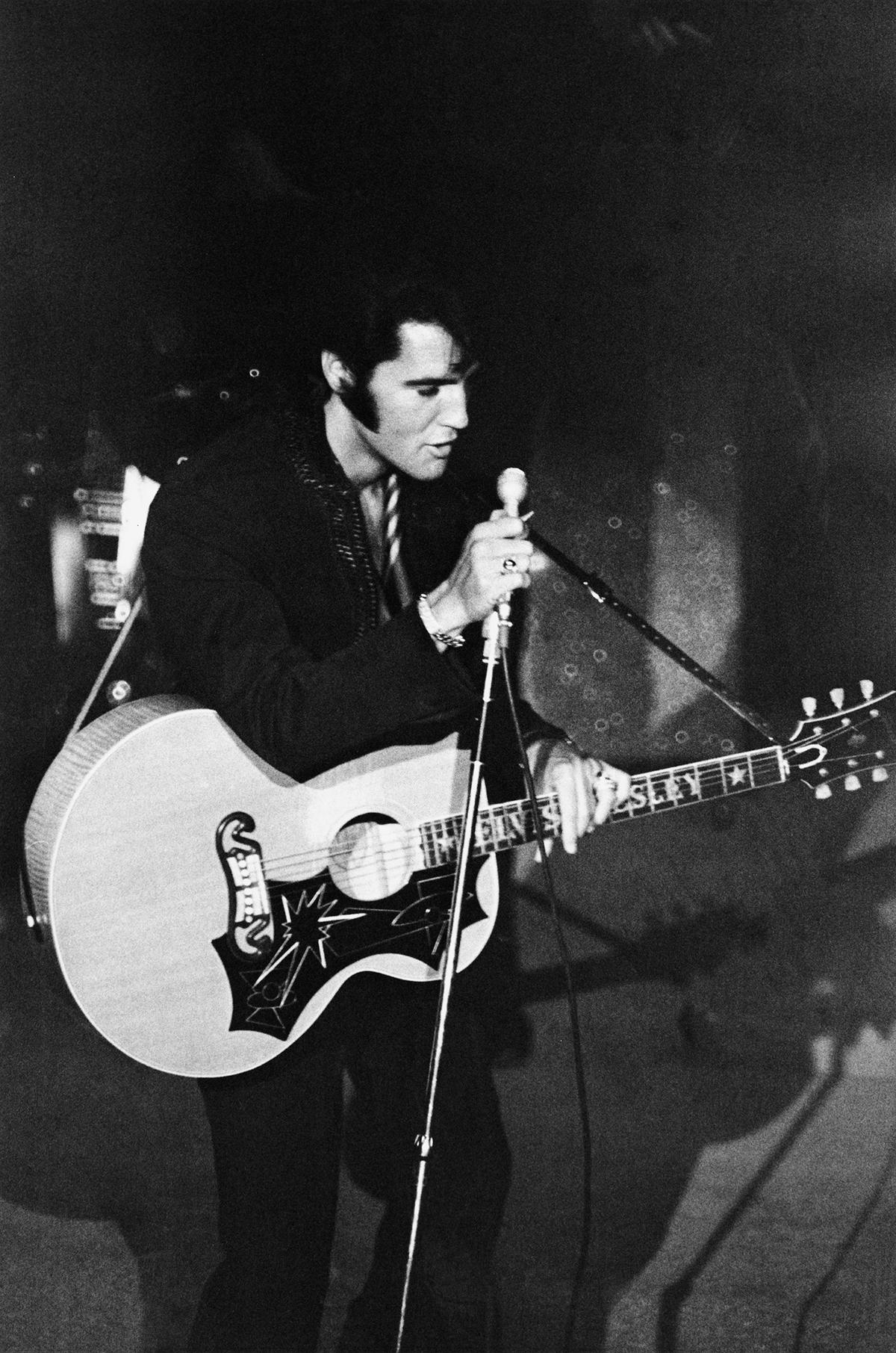 Elvis Presley performing at the Las Vegas International Hotel in Aug. 1969. (Archive Photos/Getty Images)